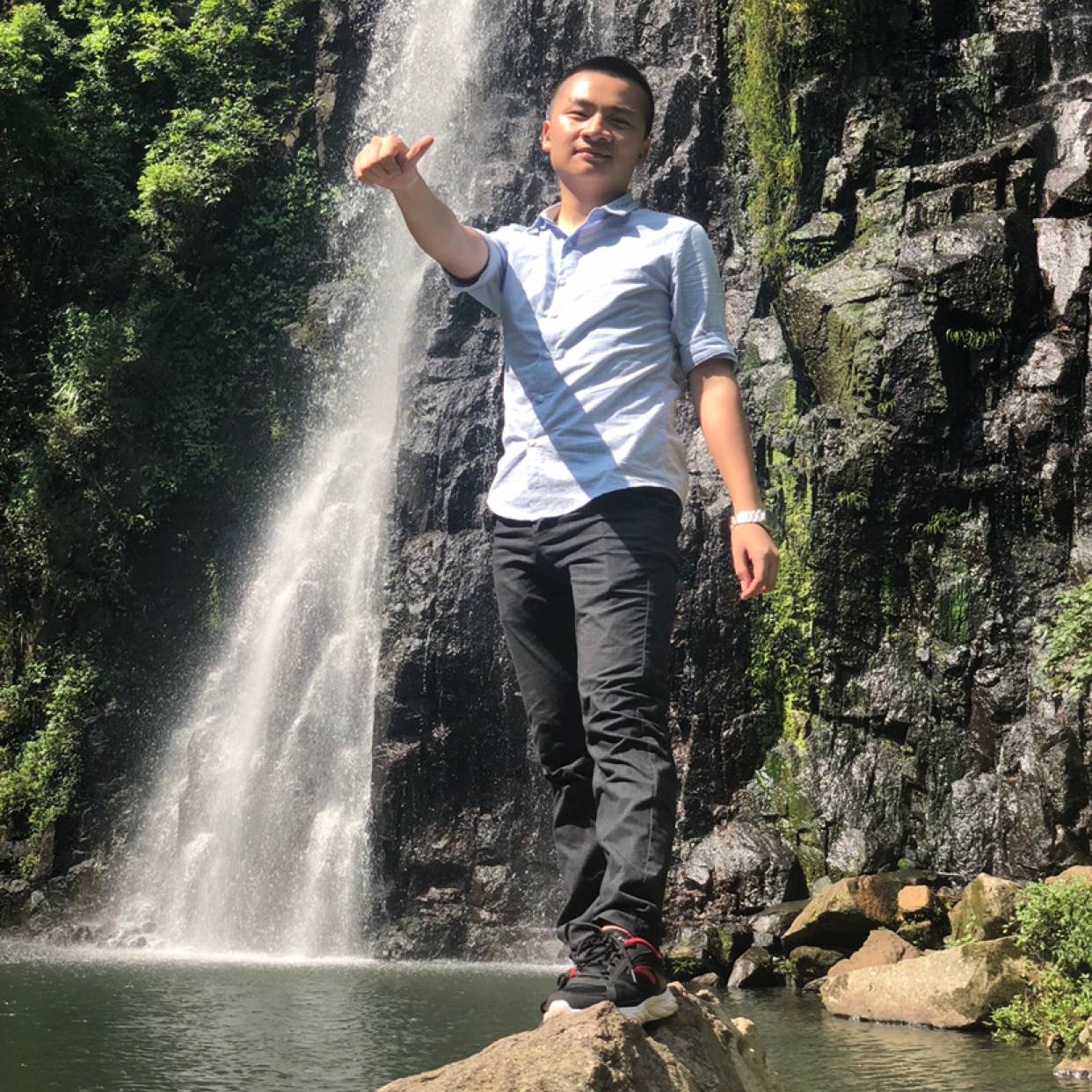 积极型男的照片