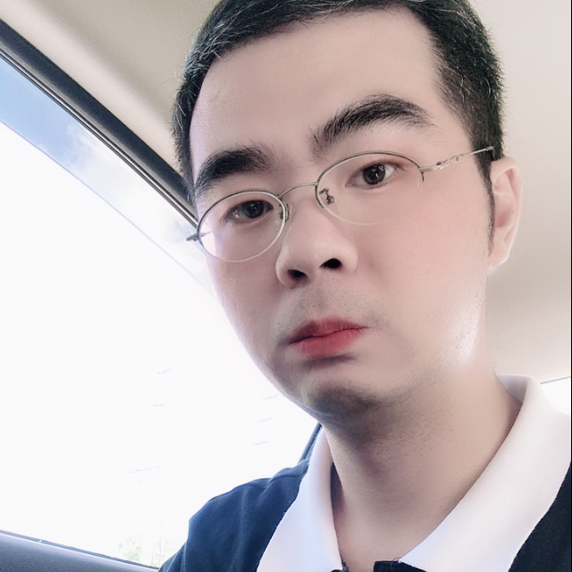 灰狼碧蓝的照片