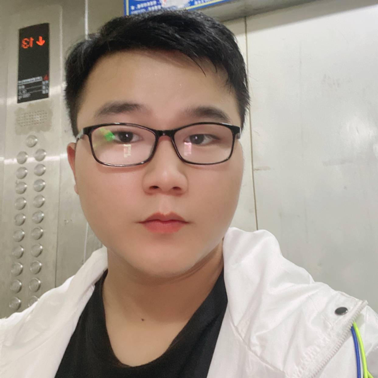 戒指保卫不解的的照片