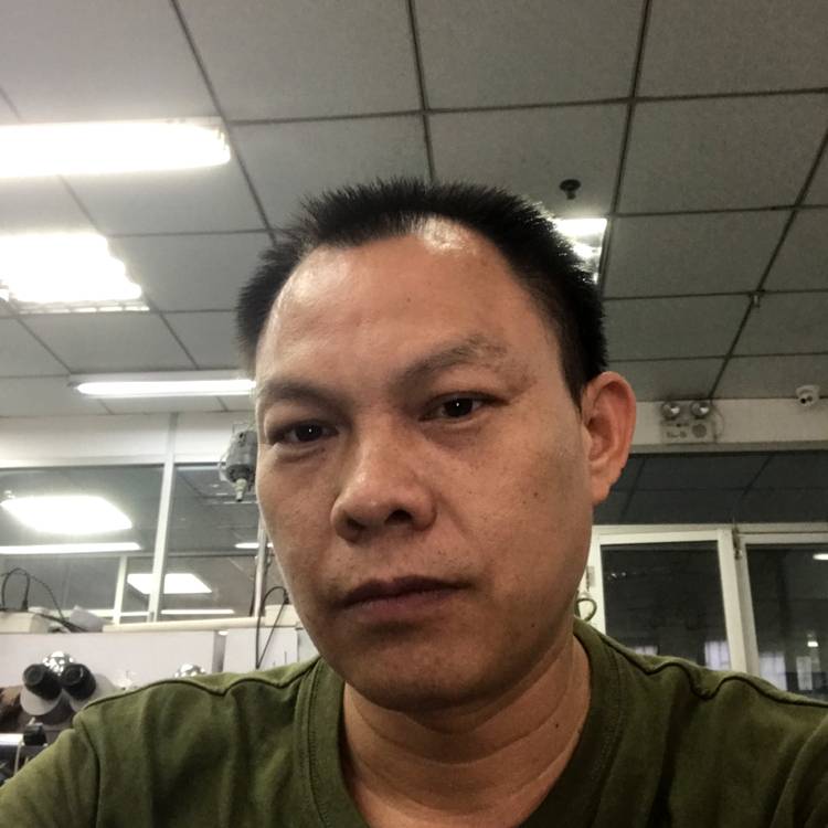 河马深拥兴奋的照片