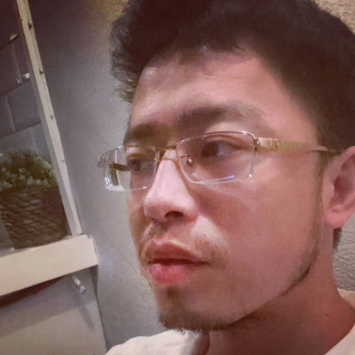 瑞雪愿眯眯眼的照片