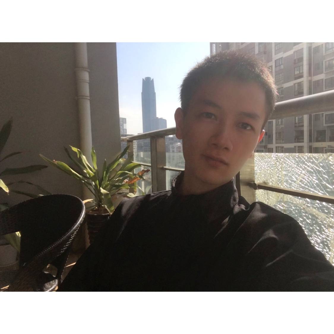 洛尘用闪闪的照片
