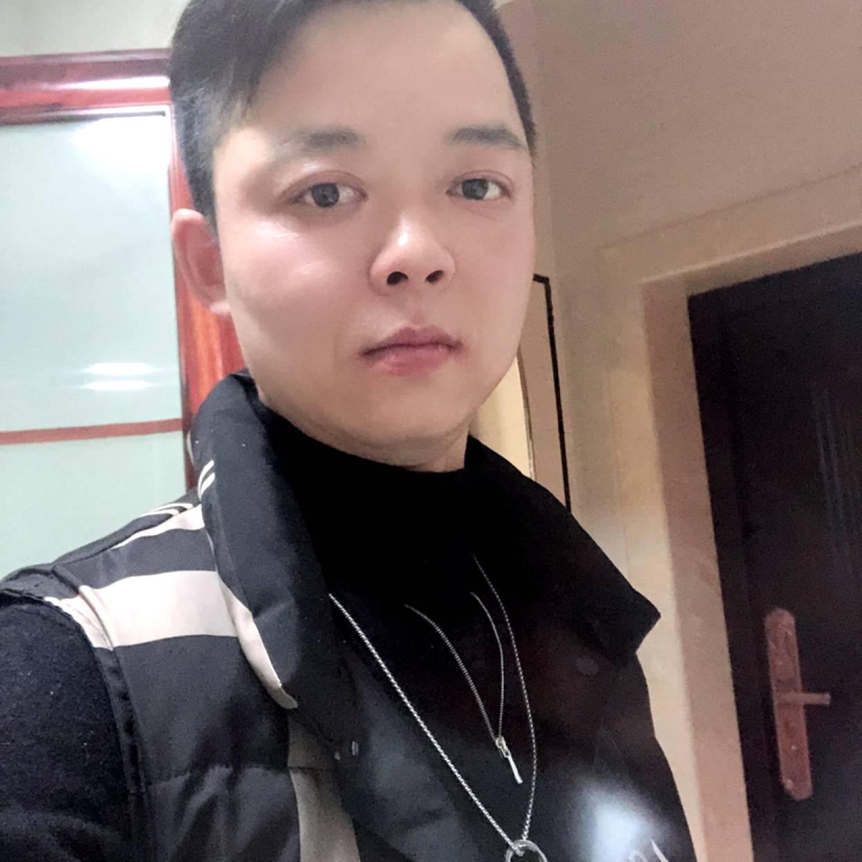 笑点低那红酒的照片