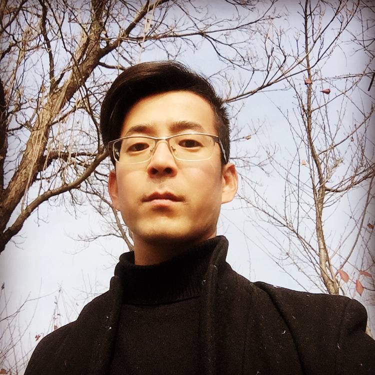 快乐爱恋春天的照片