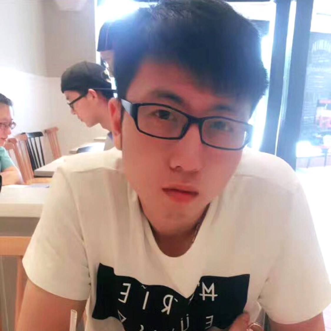 香氛用爱听歌的照片