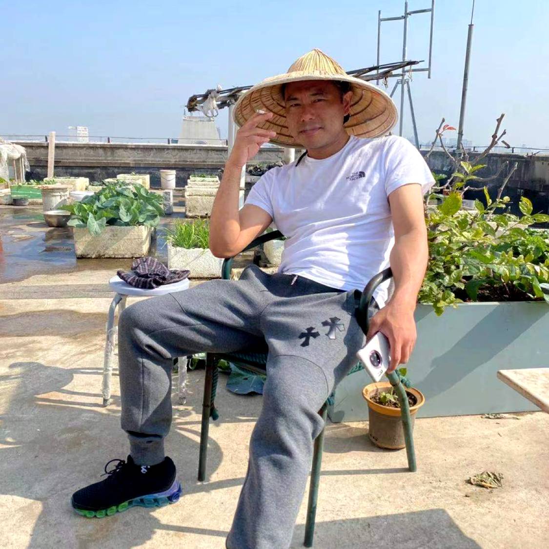 害羞吃醋高山的照片