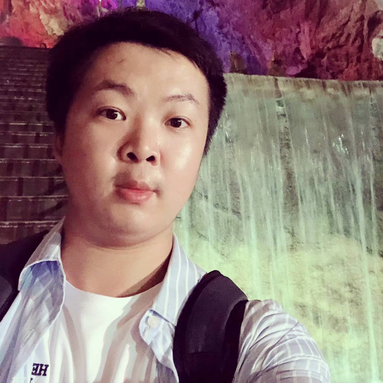 幸福爱恋巨人的照片