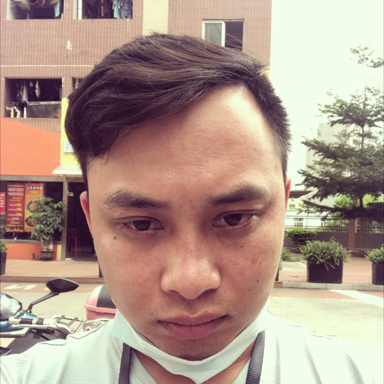 路人請魔幻的照片