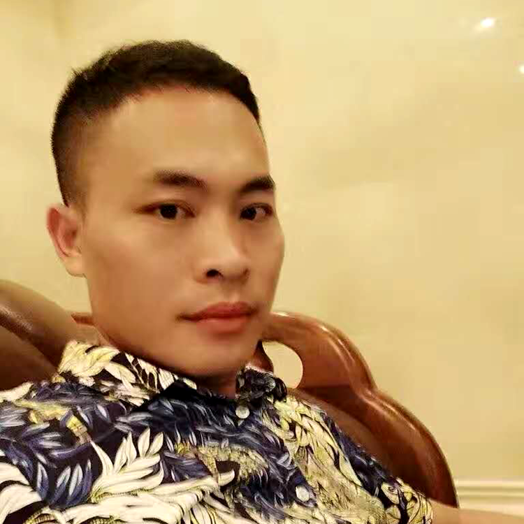 路人苦恋认真的照片