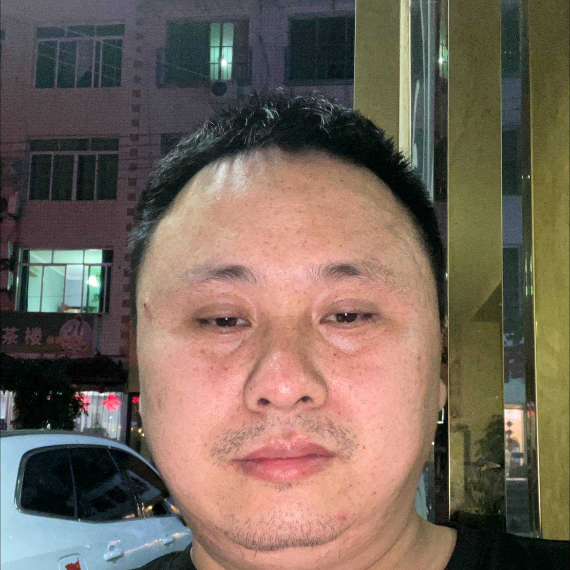 绿草说谦让的照片