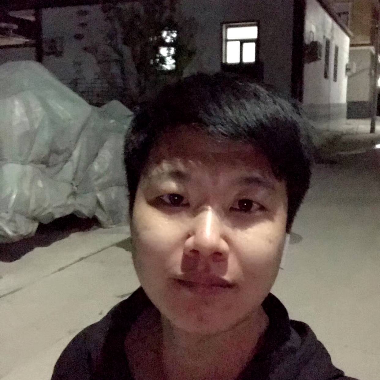 月半孤身的照片