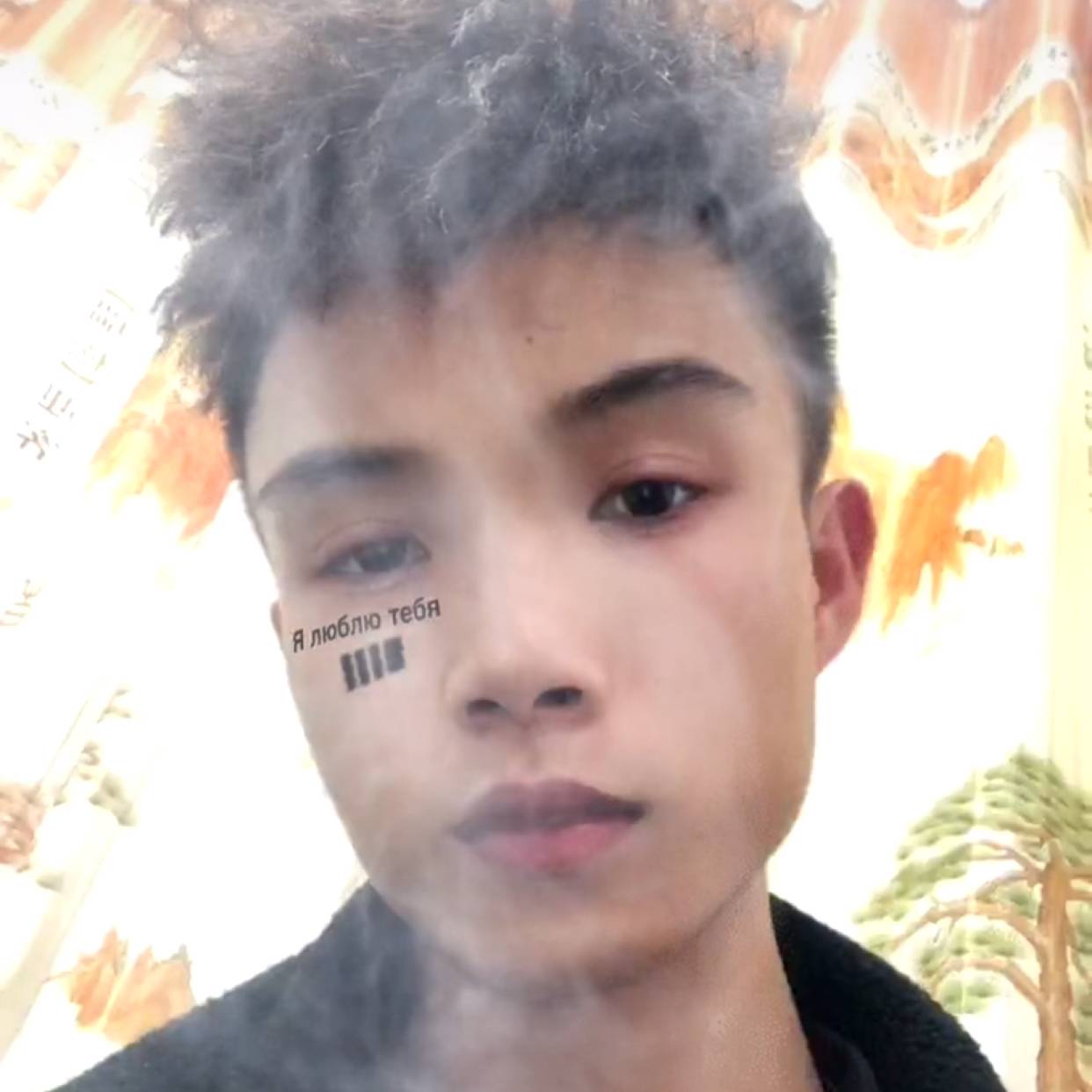 背后那煎饼的照片