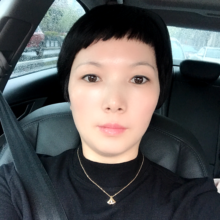 烂漫蹁跹溪流的照片