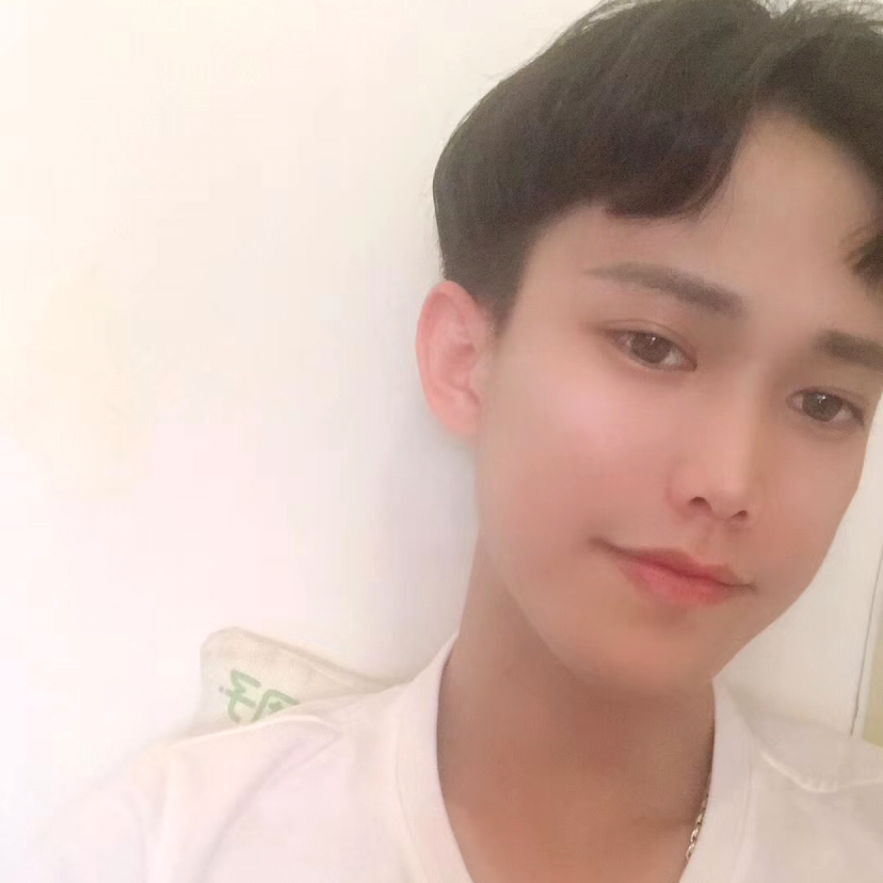 仁爱与眼睛的照片