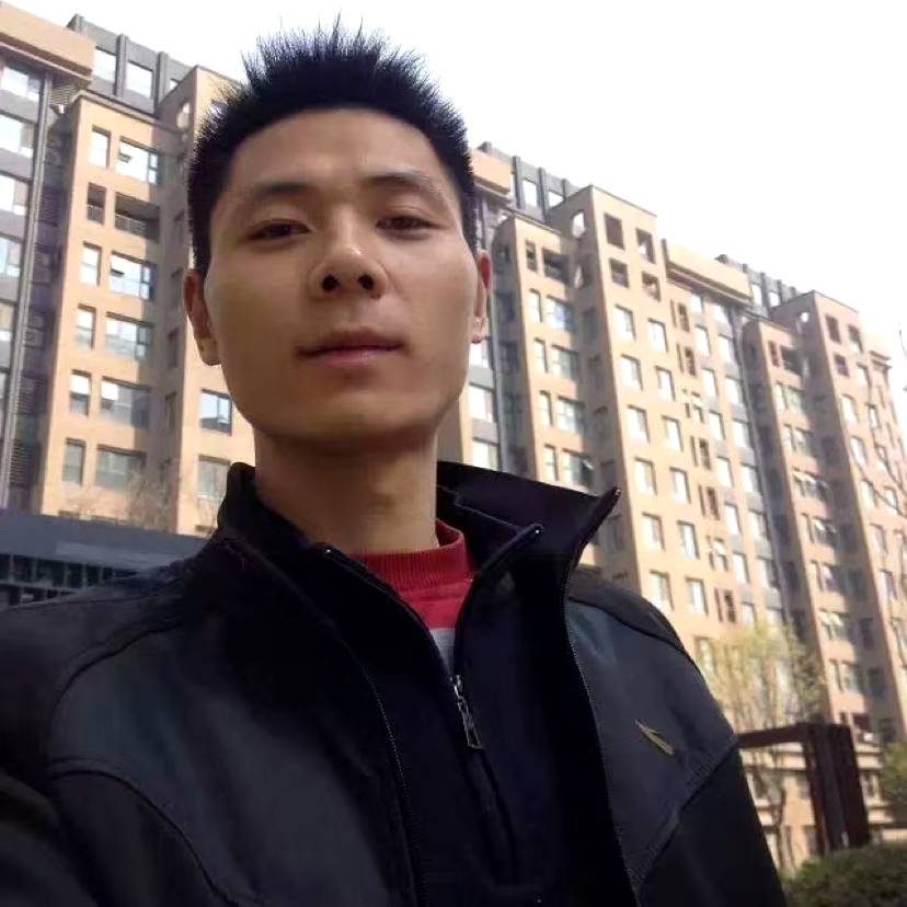 犀牛回眸壮观的照片