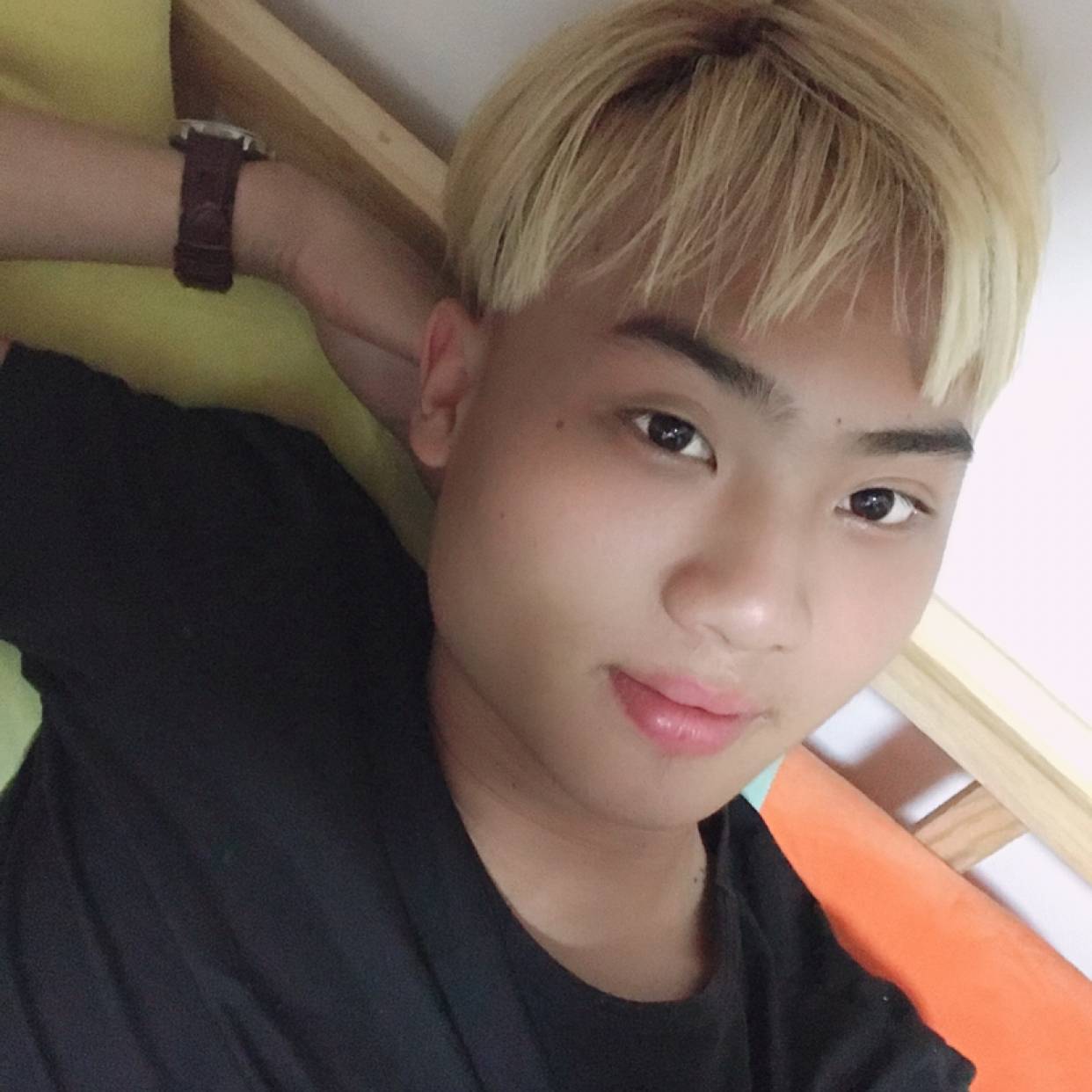机车小男孩的照片