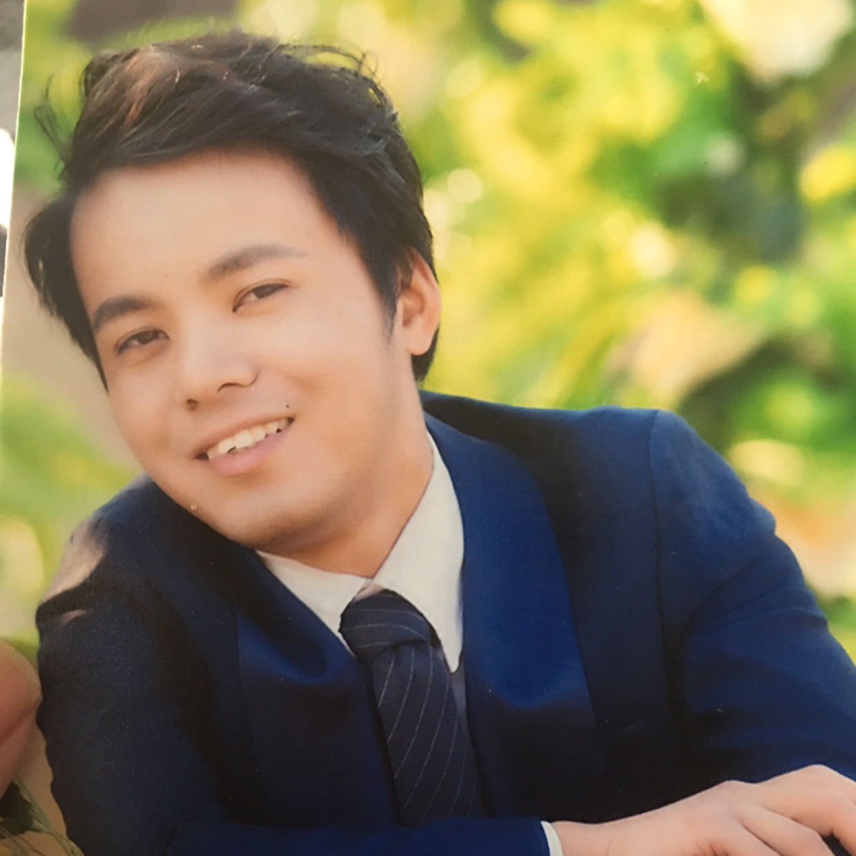 小鸽子挽手俭朴的照片
