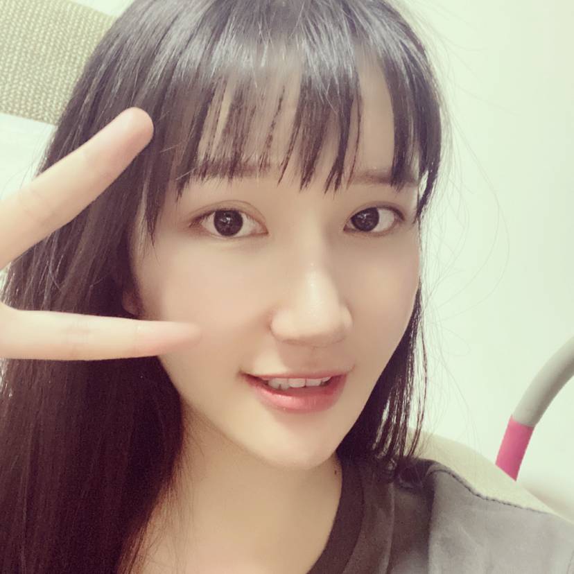 饭饭小姐姐的照片