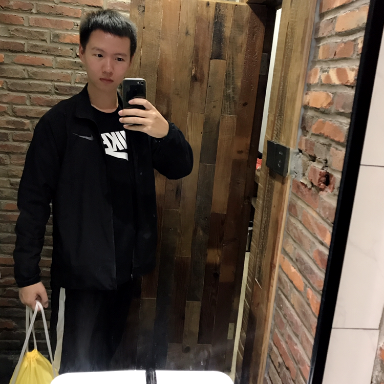 耍酷踢小馒头的照片