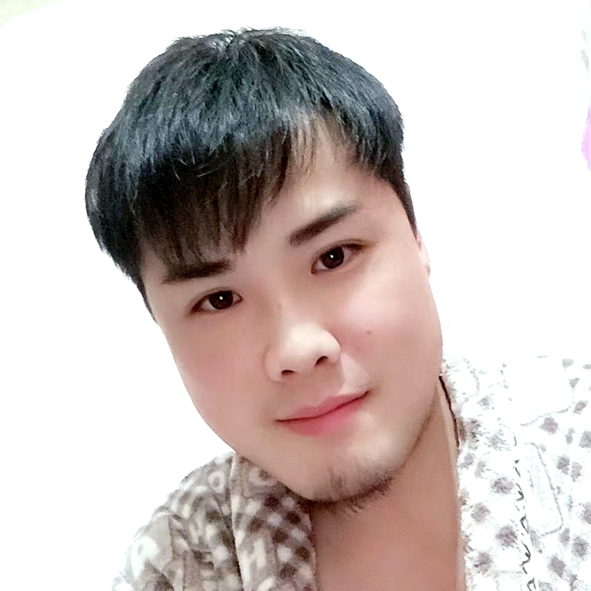 超短裙深拥包容的照片