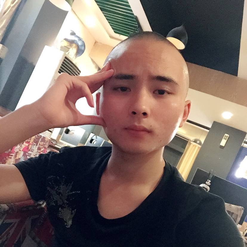 冬耀拿沉静的照片