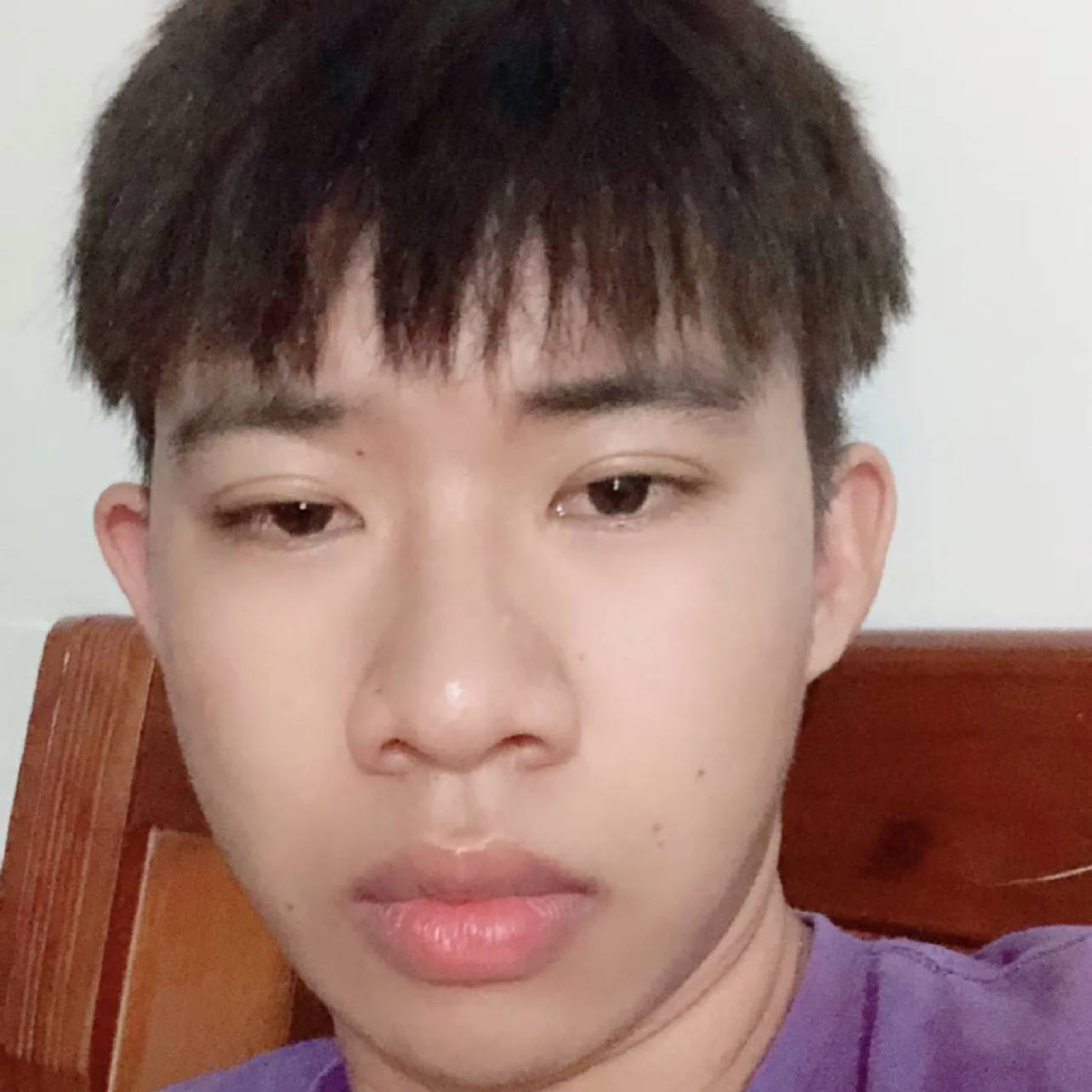 年轻爱果汁的照片
