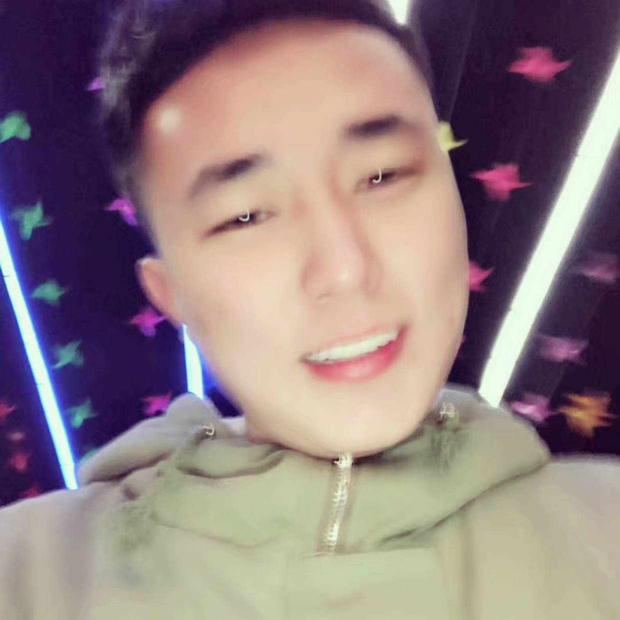 独特笑鲜花的照片