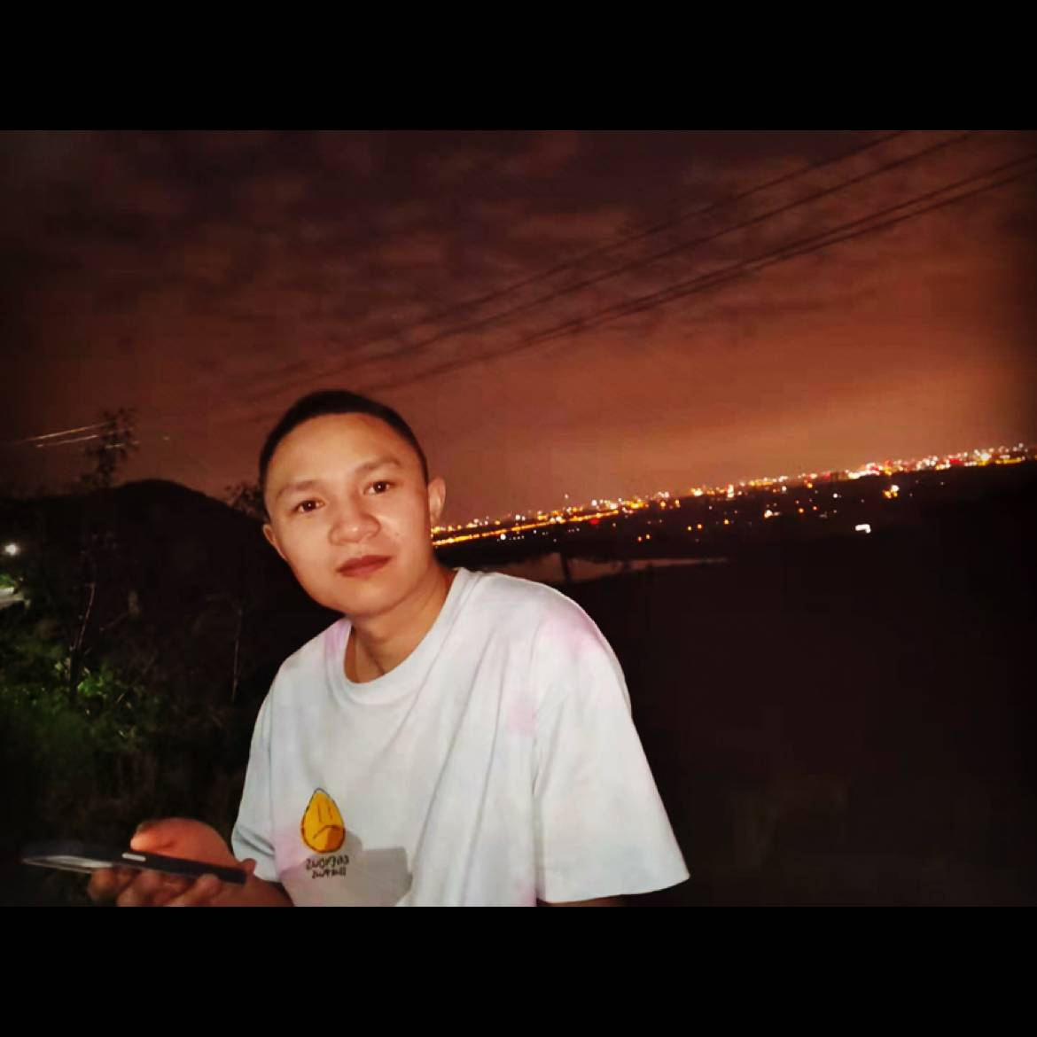 羞涩打帆布鞋的照片