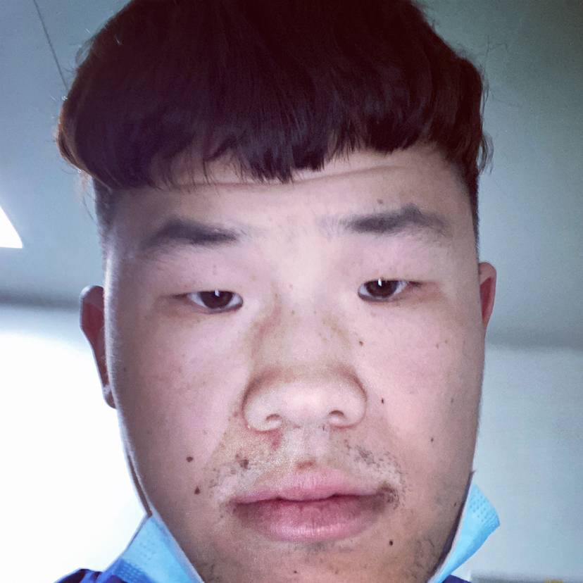 从容等待鲜花的照片