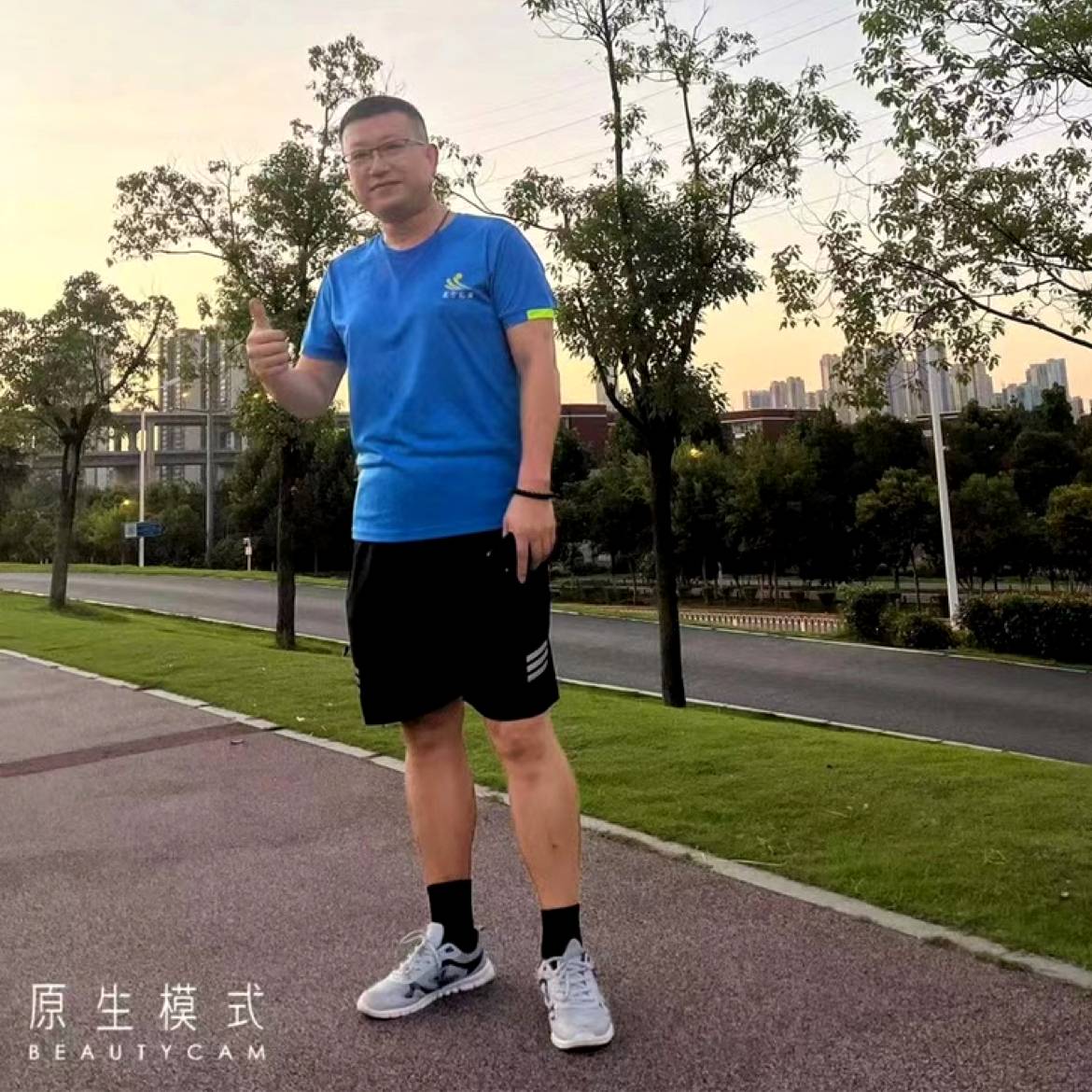 一直单着的半仙的照片