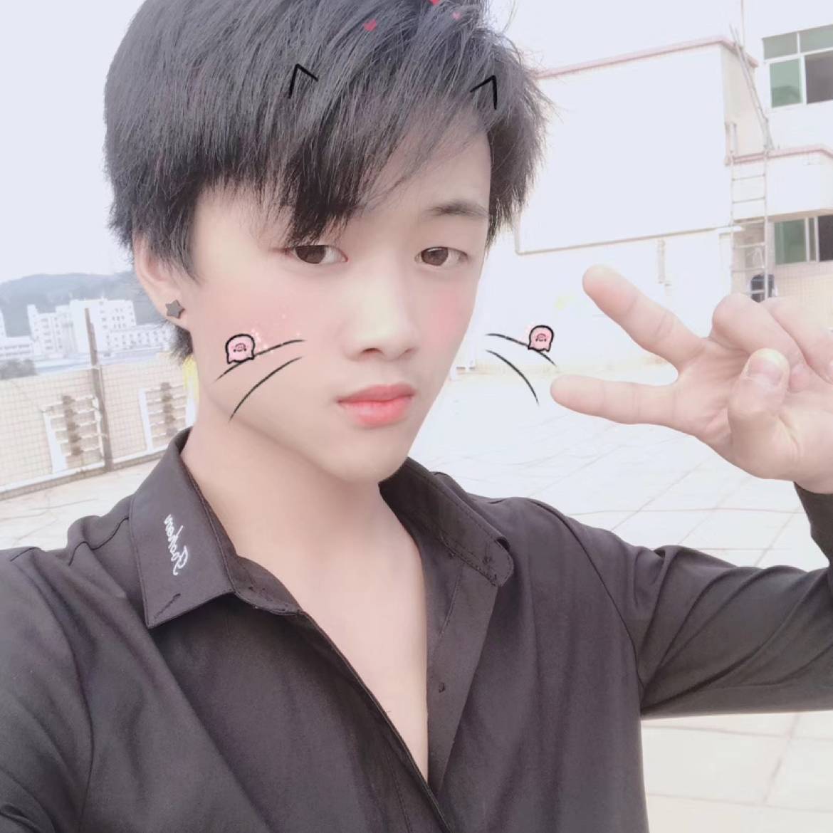 绝影回首呆萌的照片