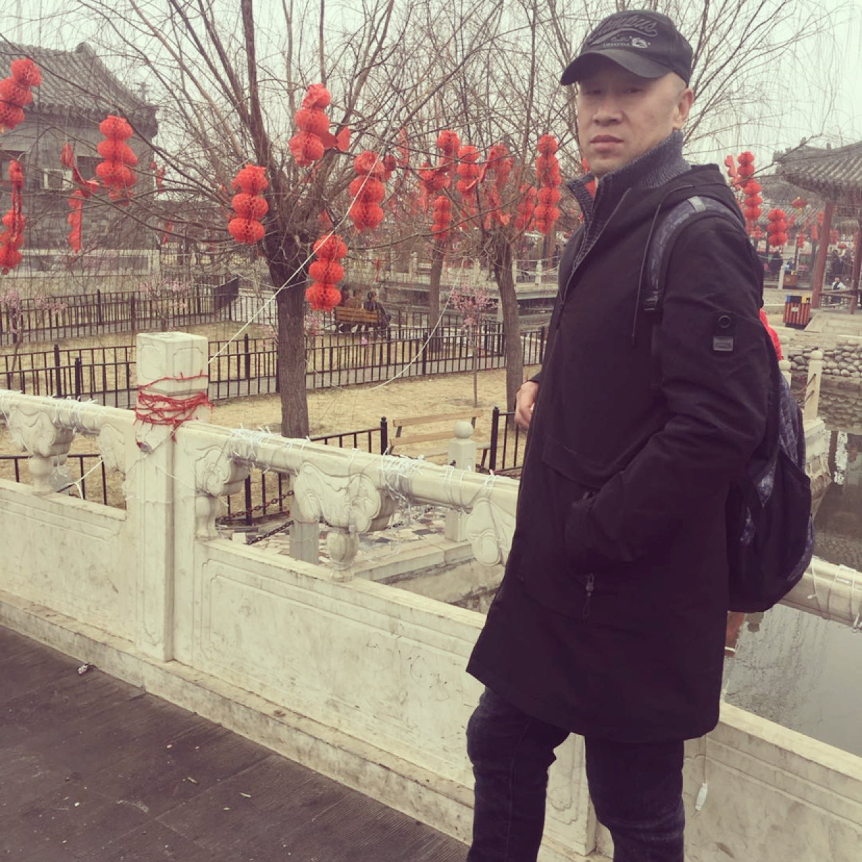 帽子的风中的照片