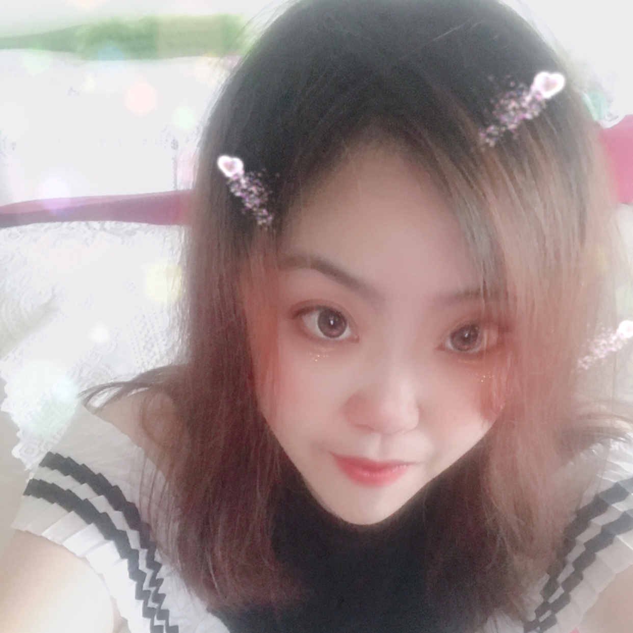 铃兰花飞叶的照片