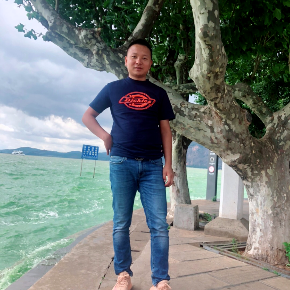 笑笑灬而已的照片