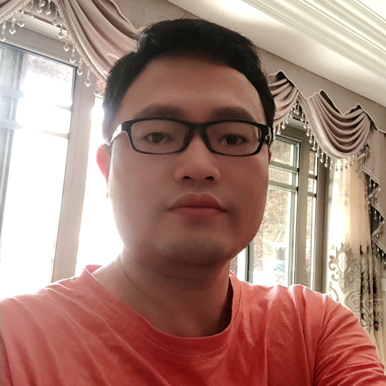 大碗蹁跹时尚的照片