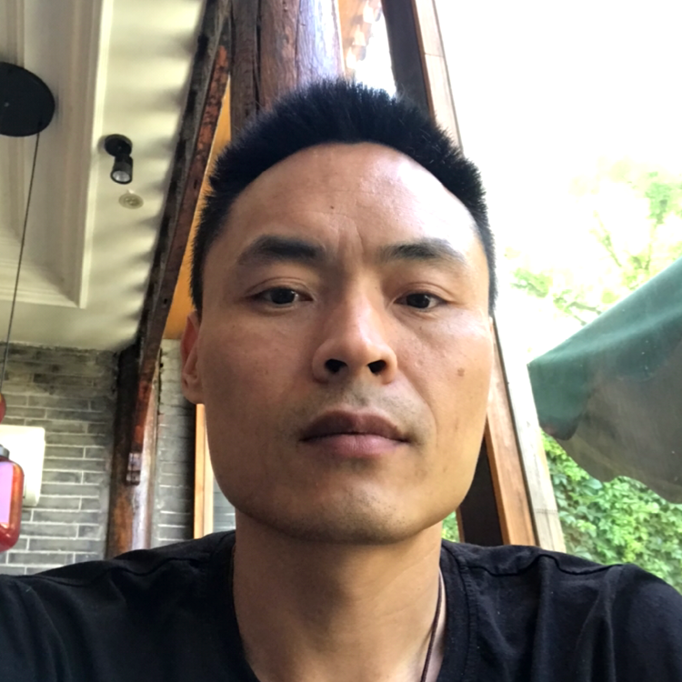 她还没出现的照片