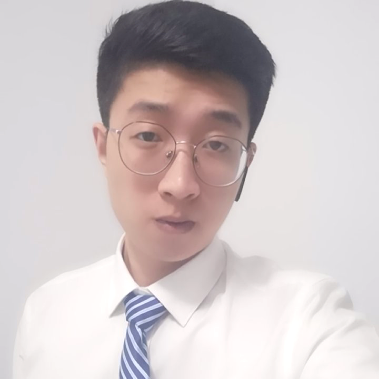 伶俐邂逅机器猫的照片