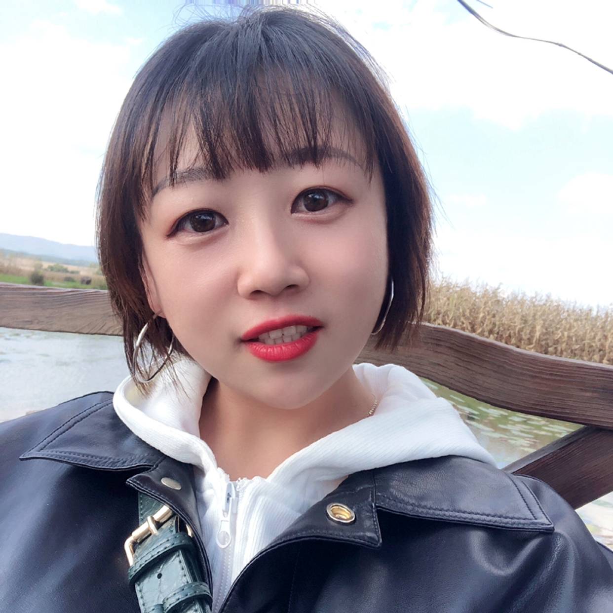 潇洒女孩的照片