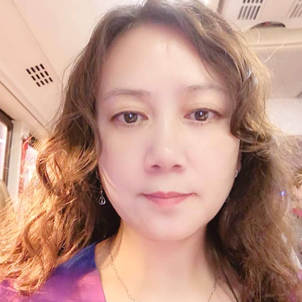 沐樱回首害羞的照片