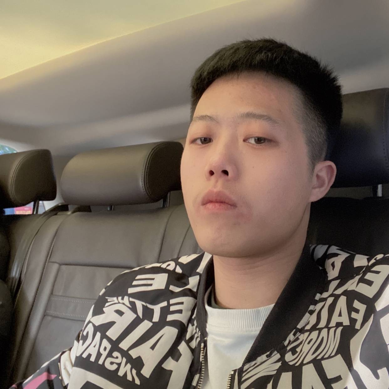 跳跃爱恋蜗牛的照片