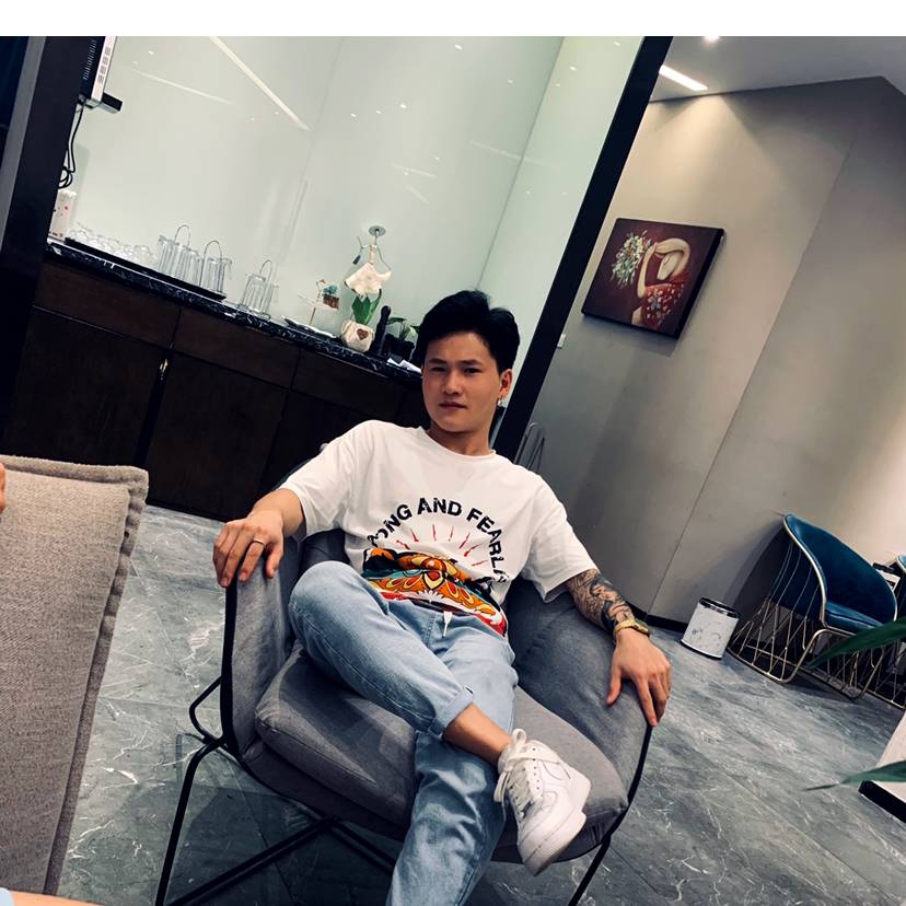 黑猫請可靠的照片