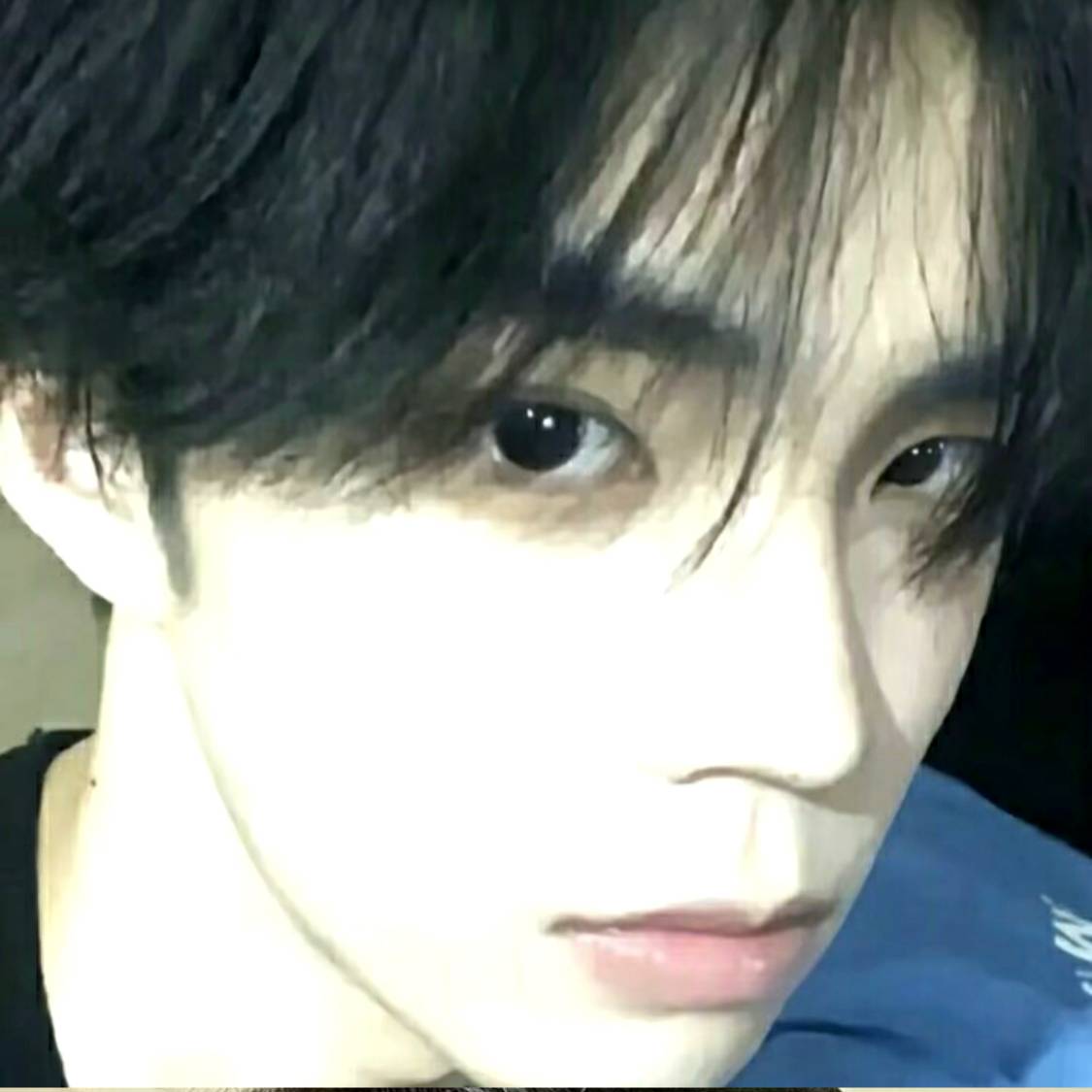 项链回首文静的照片