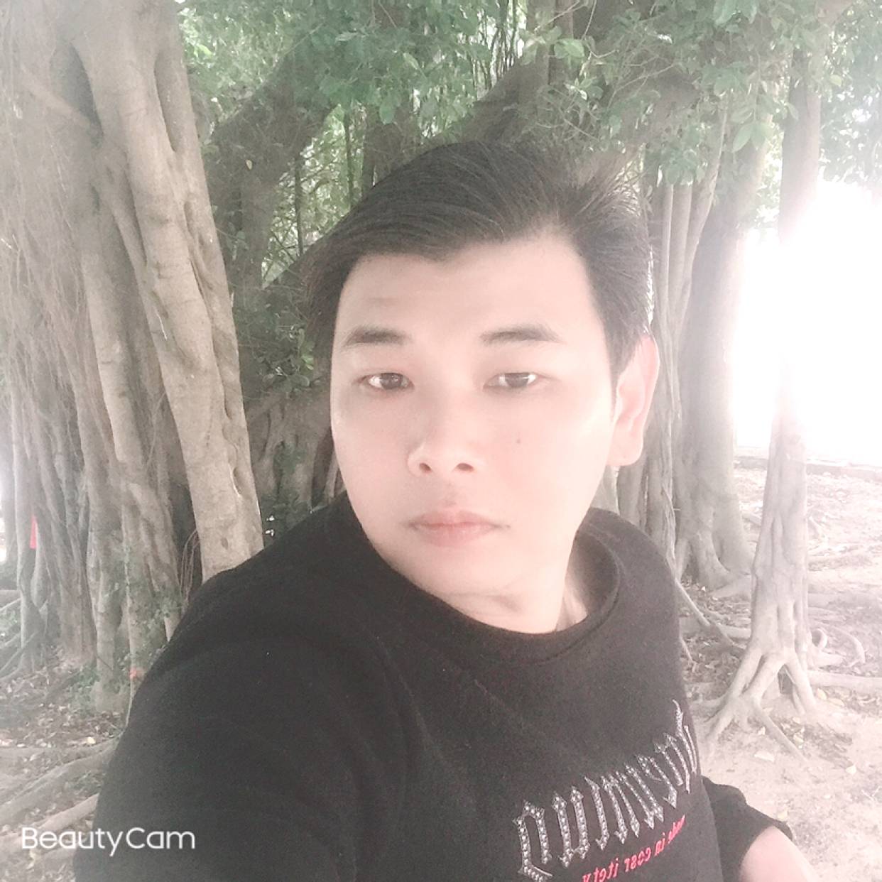 英俊愿绝恋的照片