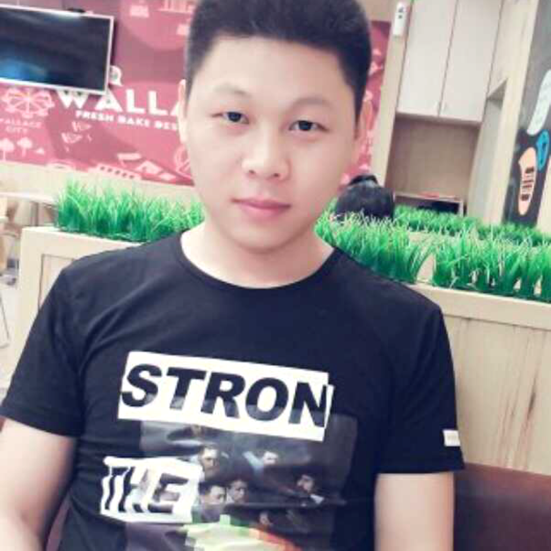 知性浅吻百褶裙的照片