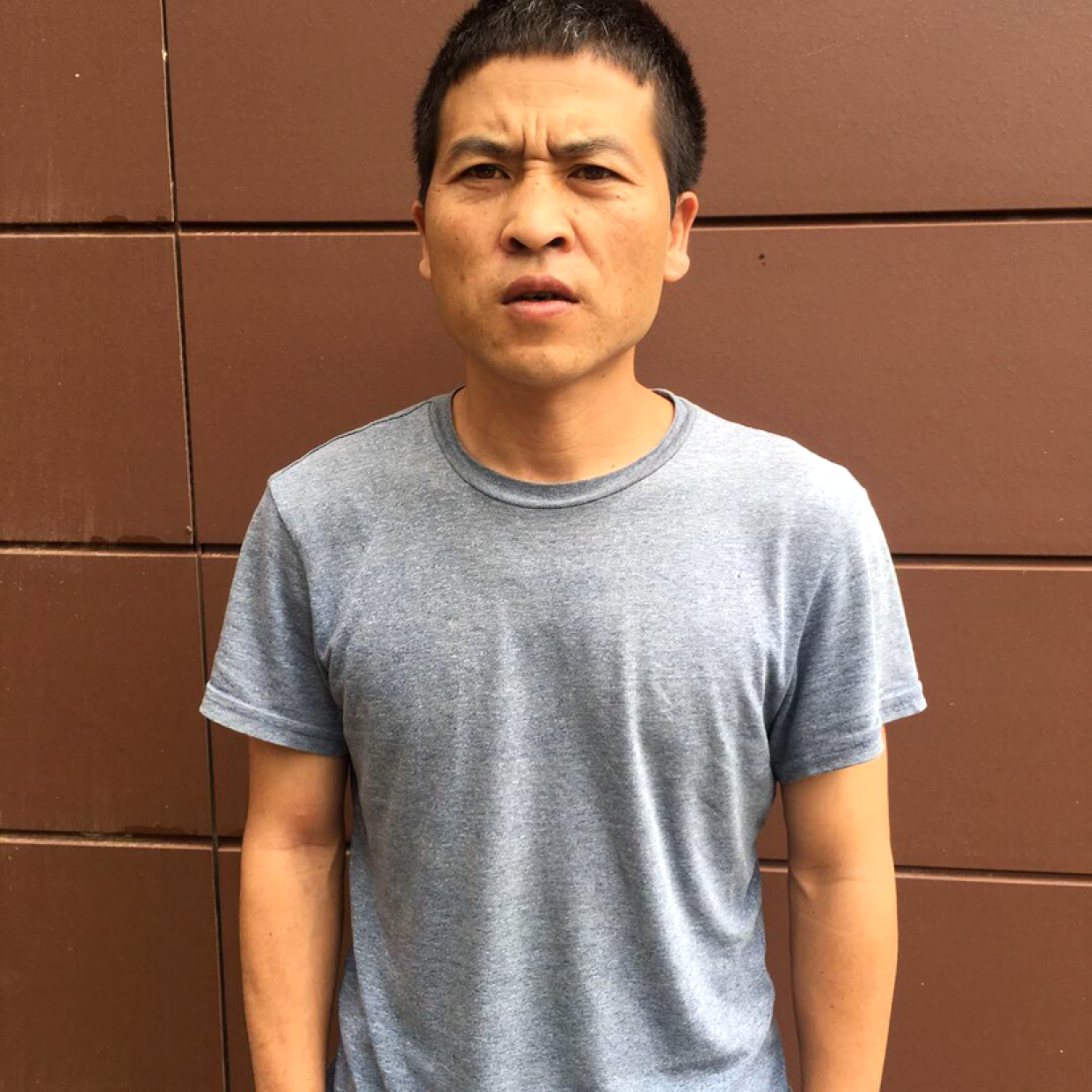 傲娇回眸过客的照片
