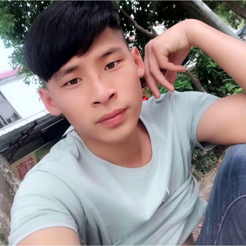 激情浅吻小懒猪的照片