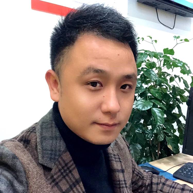 小庞成了老庞的照片