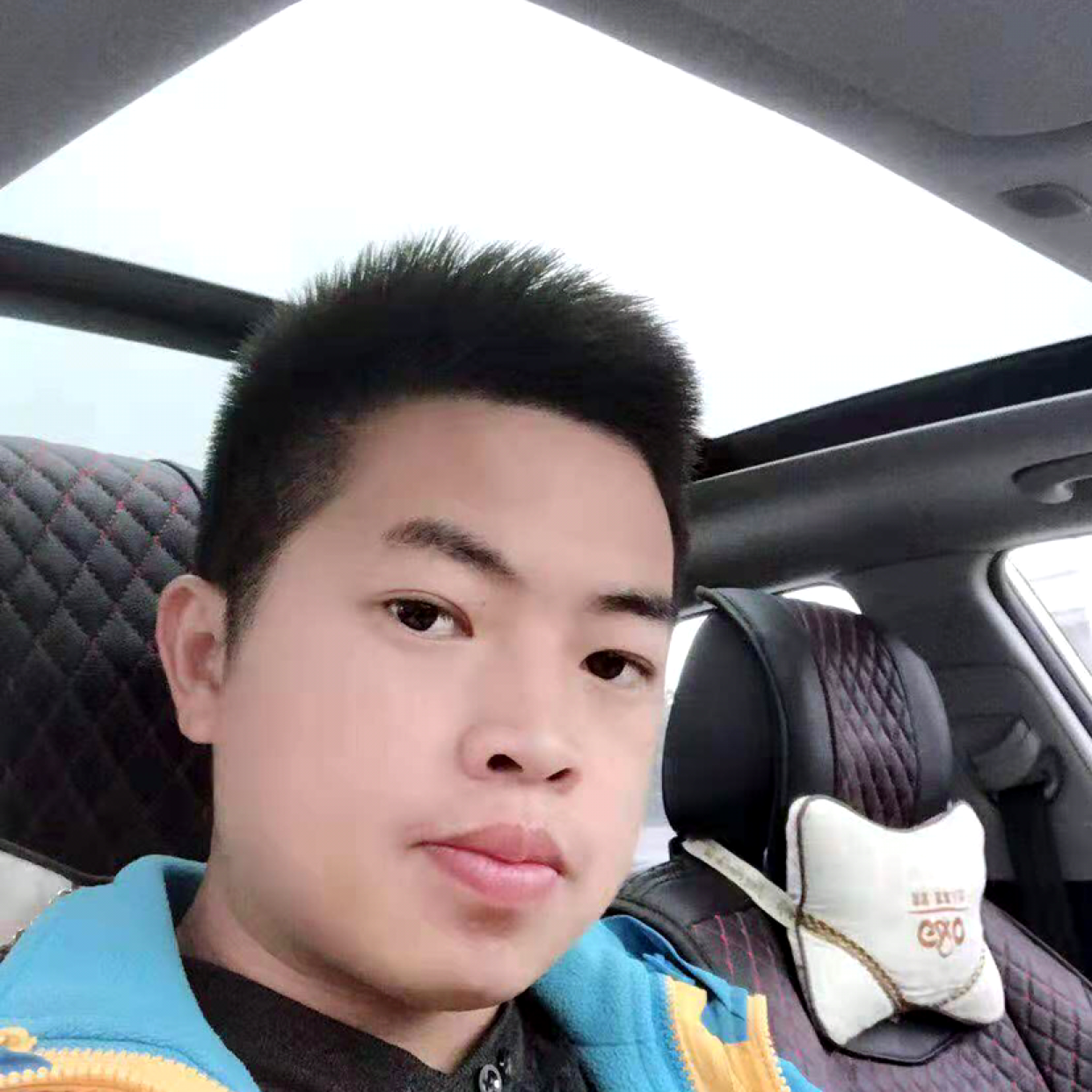 曾经男孩的照片