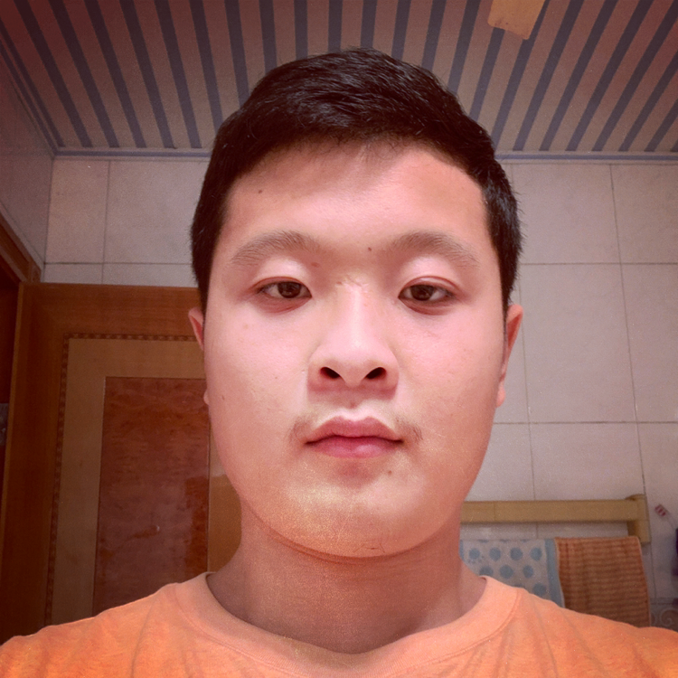 天真踢纸鹤的照片