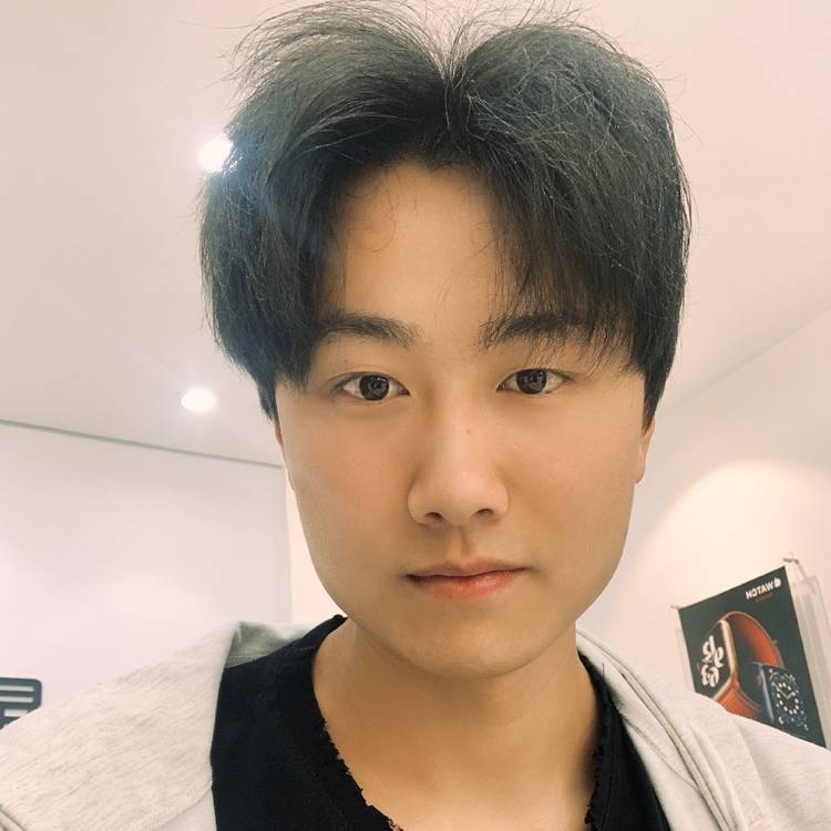 背后笑流影的照片